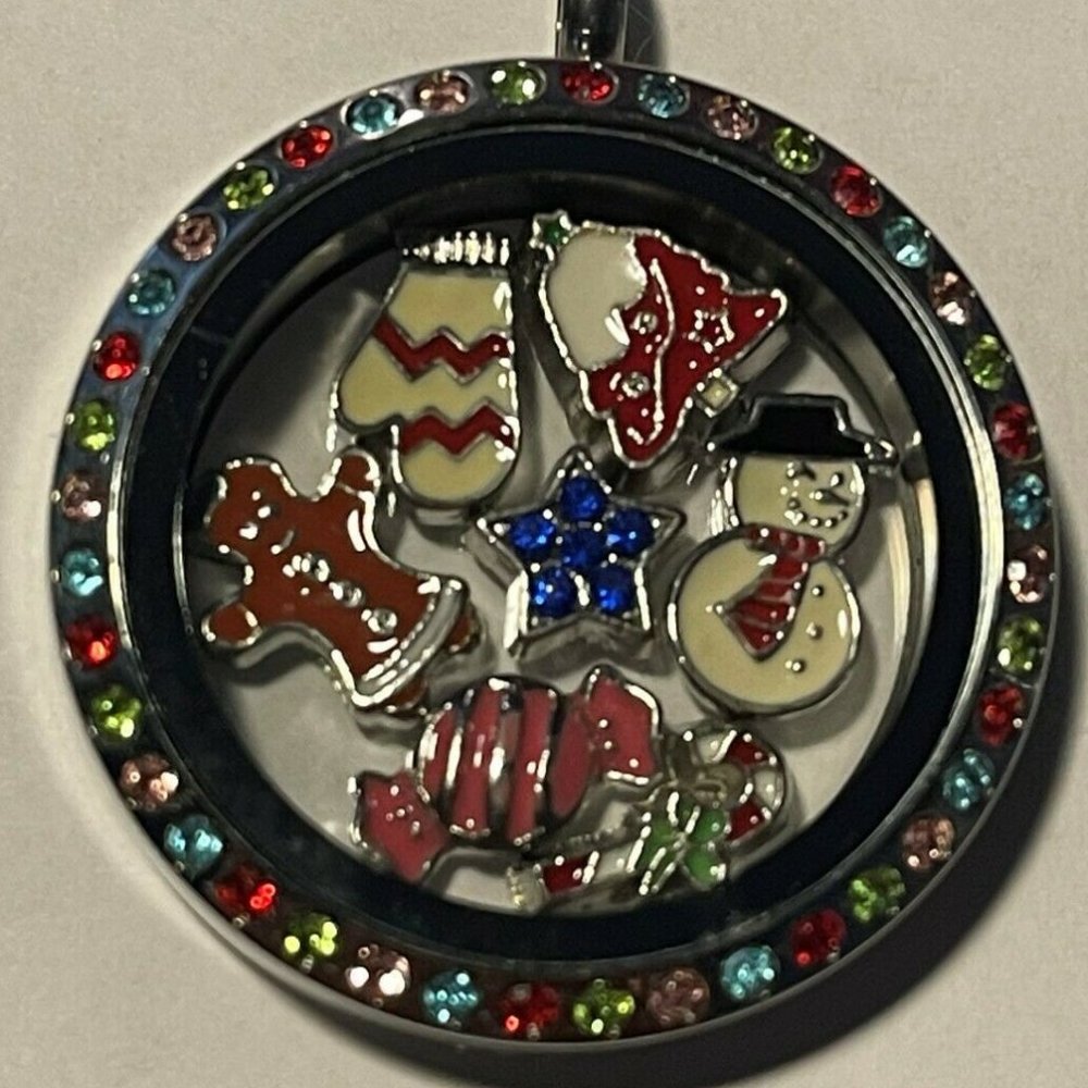 HAPPY HOLIDAYS Memory Locket NEW